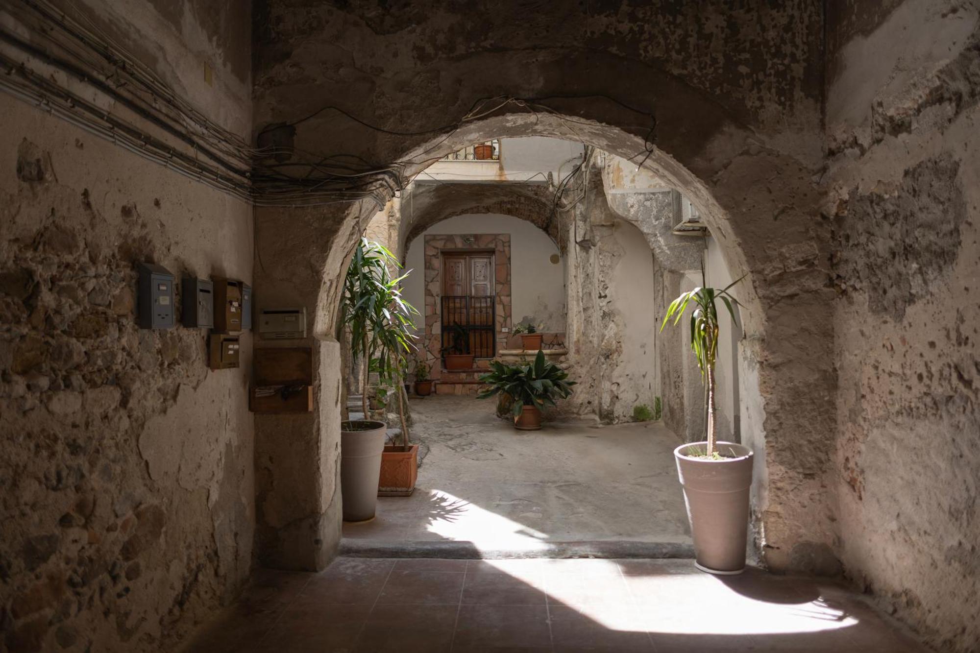 Cortile Gioeni Apartment Cefalu Bagian luar foto