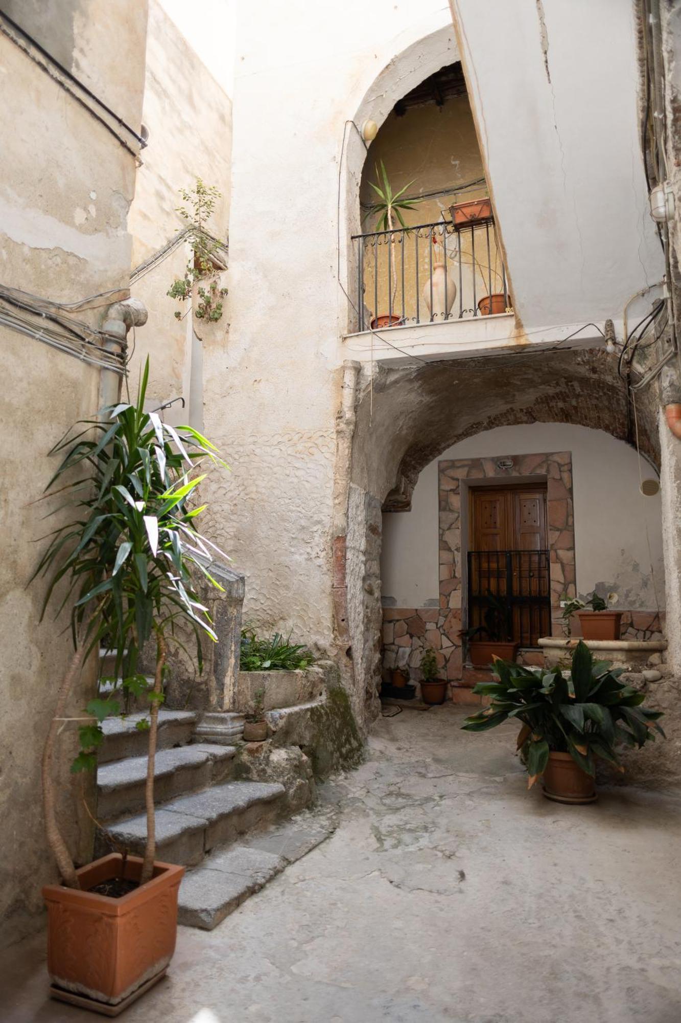 Cortile Gioeni Apartment Cefalu Bagian luar foto